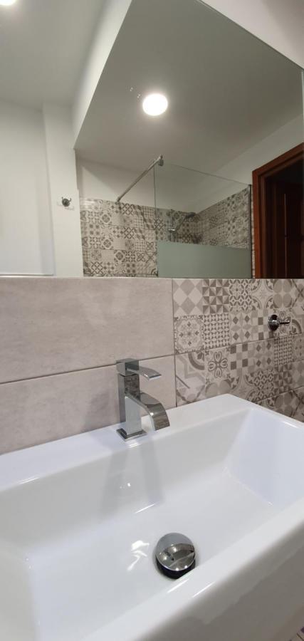 Appartamento 2 Bed Flat Centre & Stadio Free Parking Terni Esterno foto